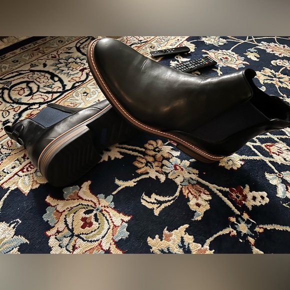 Man shoes size 12 - Picture 2 of 6